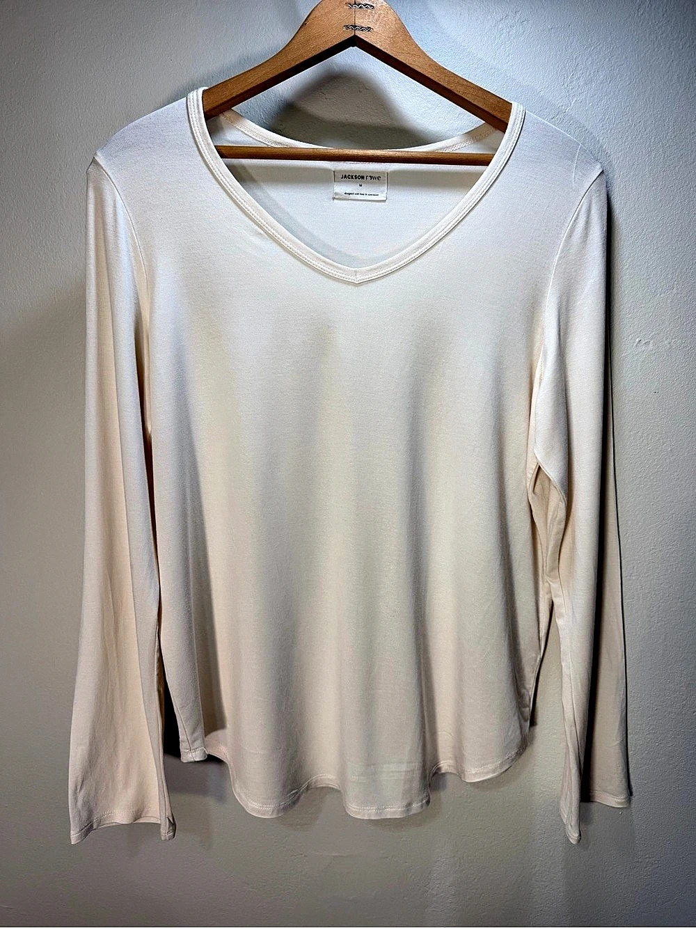 Jackson Rowe Long Sleeve V-Neck Top in White Size Medium